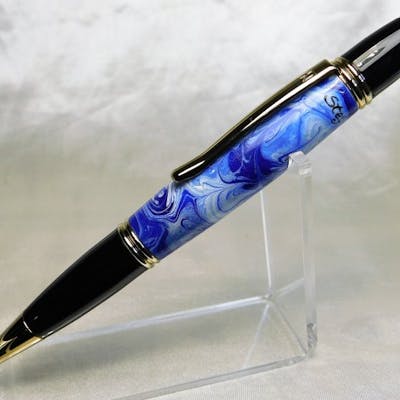 Painter Arbeitsplatz Draufsicht Foto Kunstler Pinseln Bunten Farben Und Stifte Auf Dem Schreibtisch Sortiert Lizenzfreie Fotos Bilder Und Stock Fotografie Image 55682735