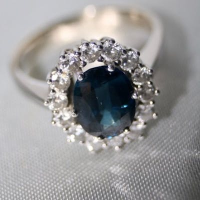 14 Kt White Gold Entourage Ring 3 35 Ct Natural Blue Barnebys