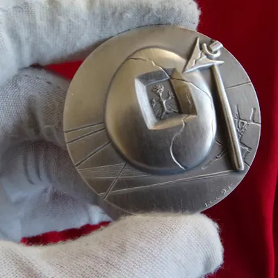 Medallon Autentico 915 Plata Signed Salvador Dali Espana 1975 Barnebys Medallon Autentico 915 Plata Signed Salvador Dali Espana 1975 Barnebys