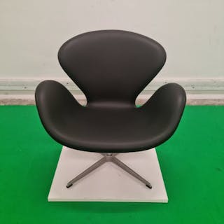 Fritz Hansen - Arne Jacobsen - Armchair - Swan Chair - Leather, Metal
