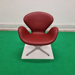 Fritz Hansen - Arne Jacobsen - Armchair - Swan Chair - Leather
