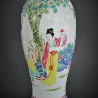 Chinese Porcelain Vase Republic Period FR3SH