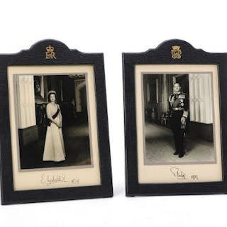 Cecil Beaton: A pair of signed b/w presentatation photographs of Queen