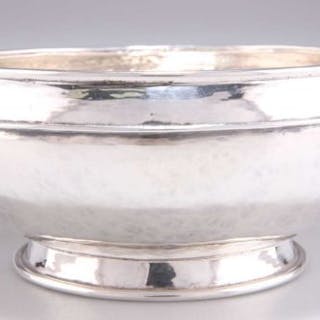 AN ARTS AND CRAFTS SILVER BOWL