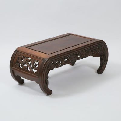 A Chinese Rosewood Low Table Kang Early th Century 民国时期花梨炕桌 Barnebys A Chinese Rosewood Low Table Kang Early th Century 民国时期花梨炕桌 Barnebys