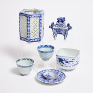 A Group of Seven Chinese and Japanese Blue and White Wares, 19th-20th